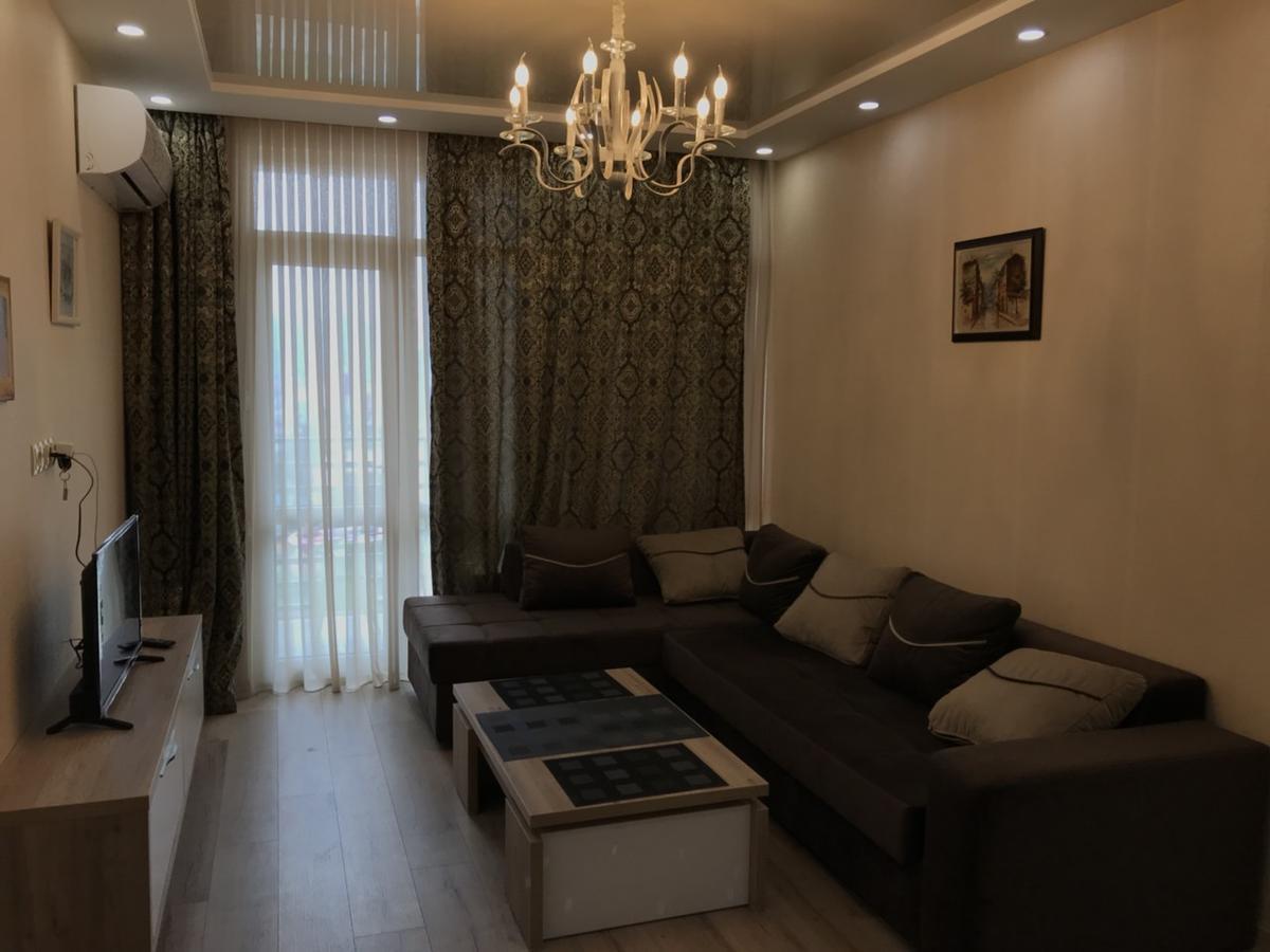 Apartment Lux With 3 Rooms Batum Dış mekan fotoğraf