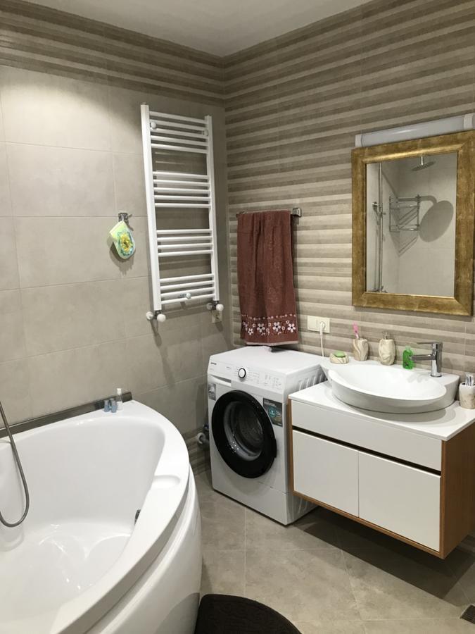 Apartment Lux With 3 Rooms Batum Dış mekan fotoğraf