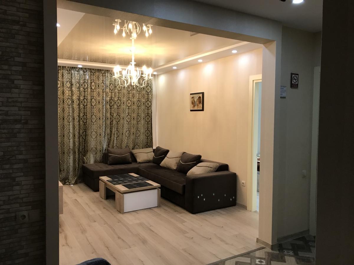 Apartment Lux With 3 Rooms Batum Dış mekan fotoğraf